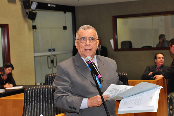 Morre Élcio Álvares, ex-governador