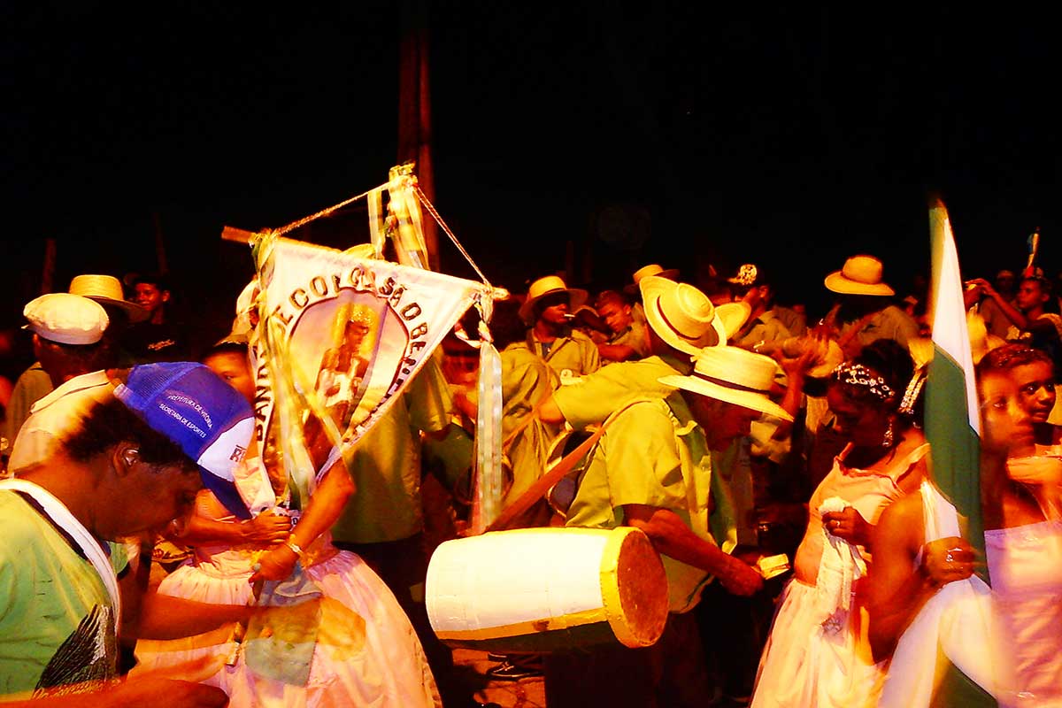 Bandas de Congo festejam Nossa Senhora