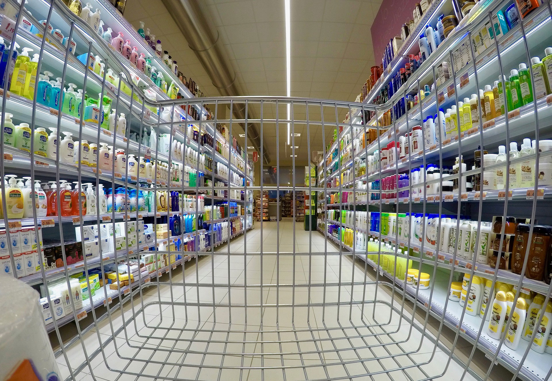 Procon Vitória aponta diferença de até 68% em preços de itens nos supermercados